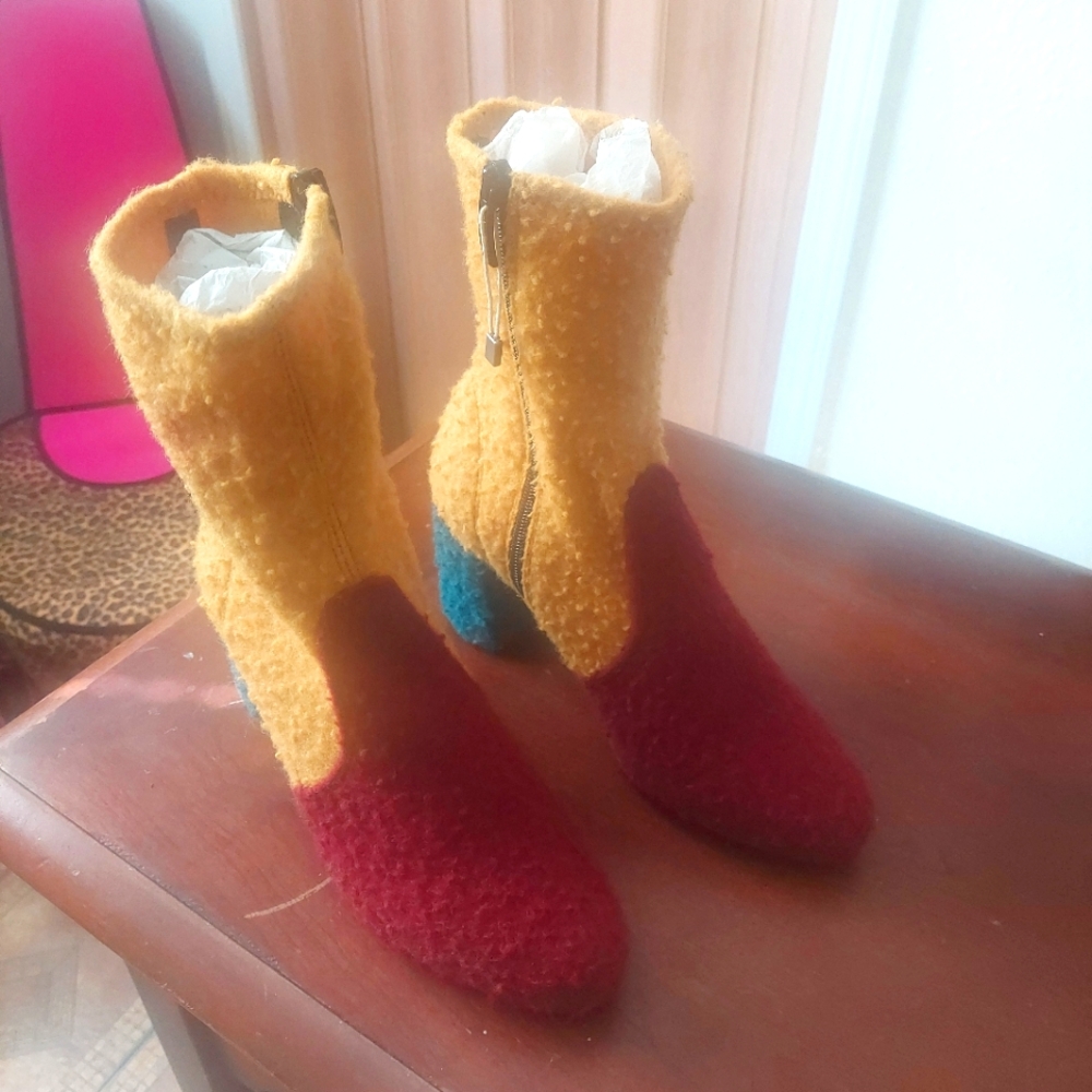 BNWB multicolored ankle boots size 38.